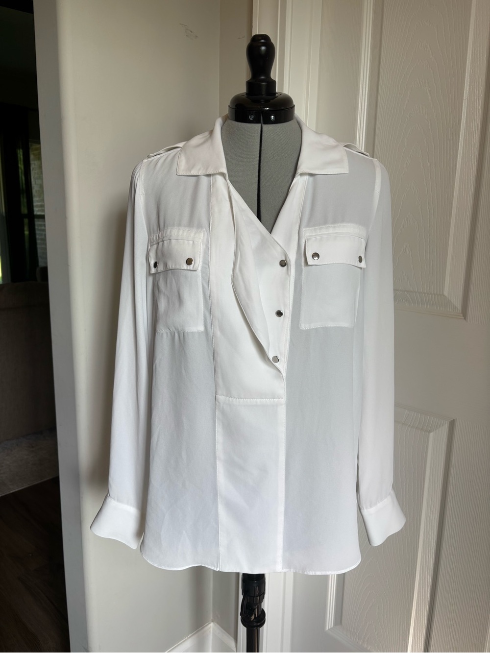 BCBGMAXAZRIA White Utility Shirt Jacket Button Front Pocket Blouse 0289